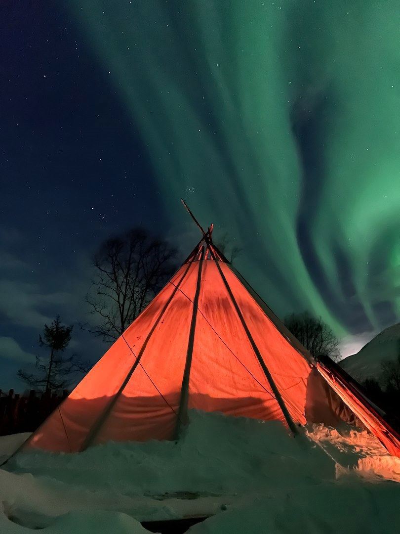 overnight-experience-in-glass-igloo-images