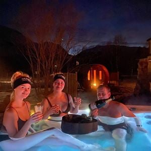 North Experience,  © North Experience, Enjoying jacuzzi at North Experience