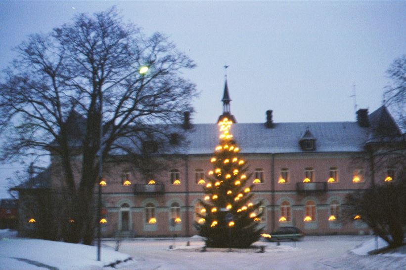 Storviks Stationshus med julgran