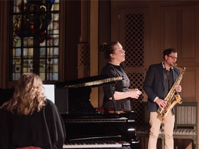 Musikere inne i domkirka