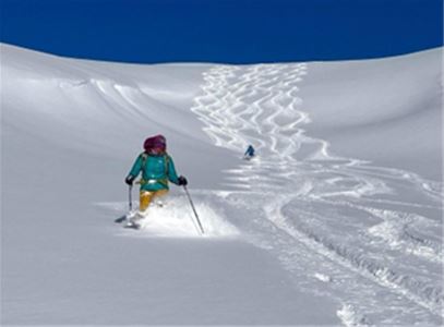 En person på ski