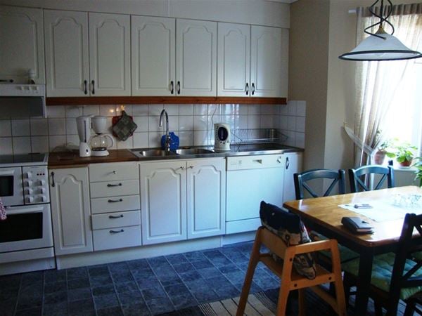 Kitchen with a dinnerplace. 