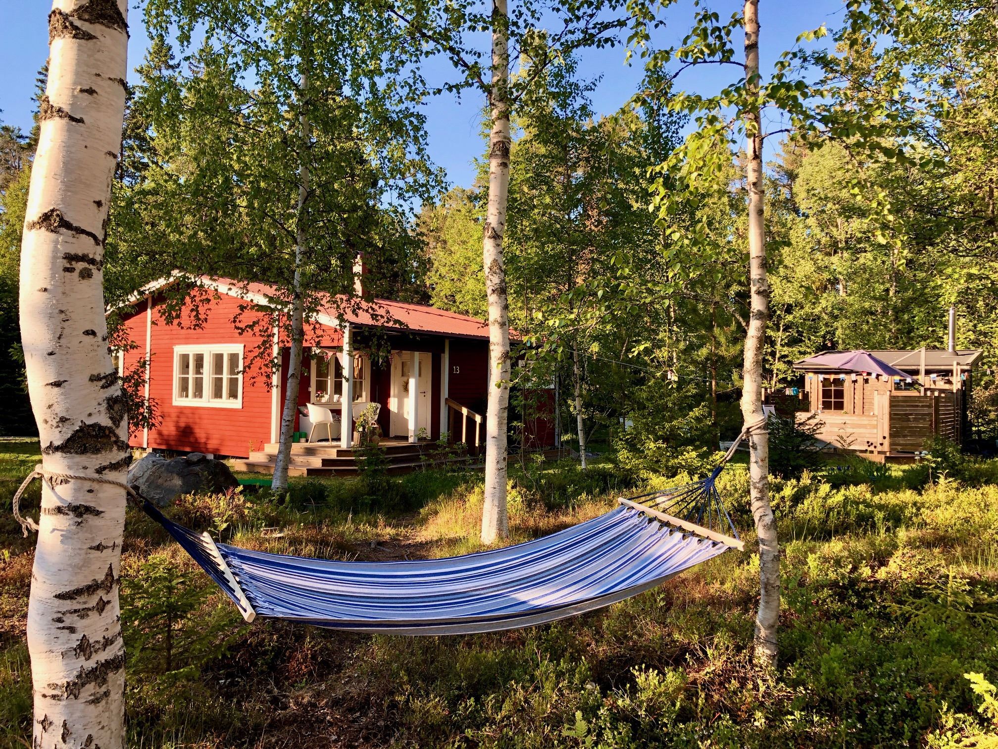 Stuga Widevallen i mysiga Lakbäck vid havet
