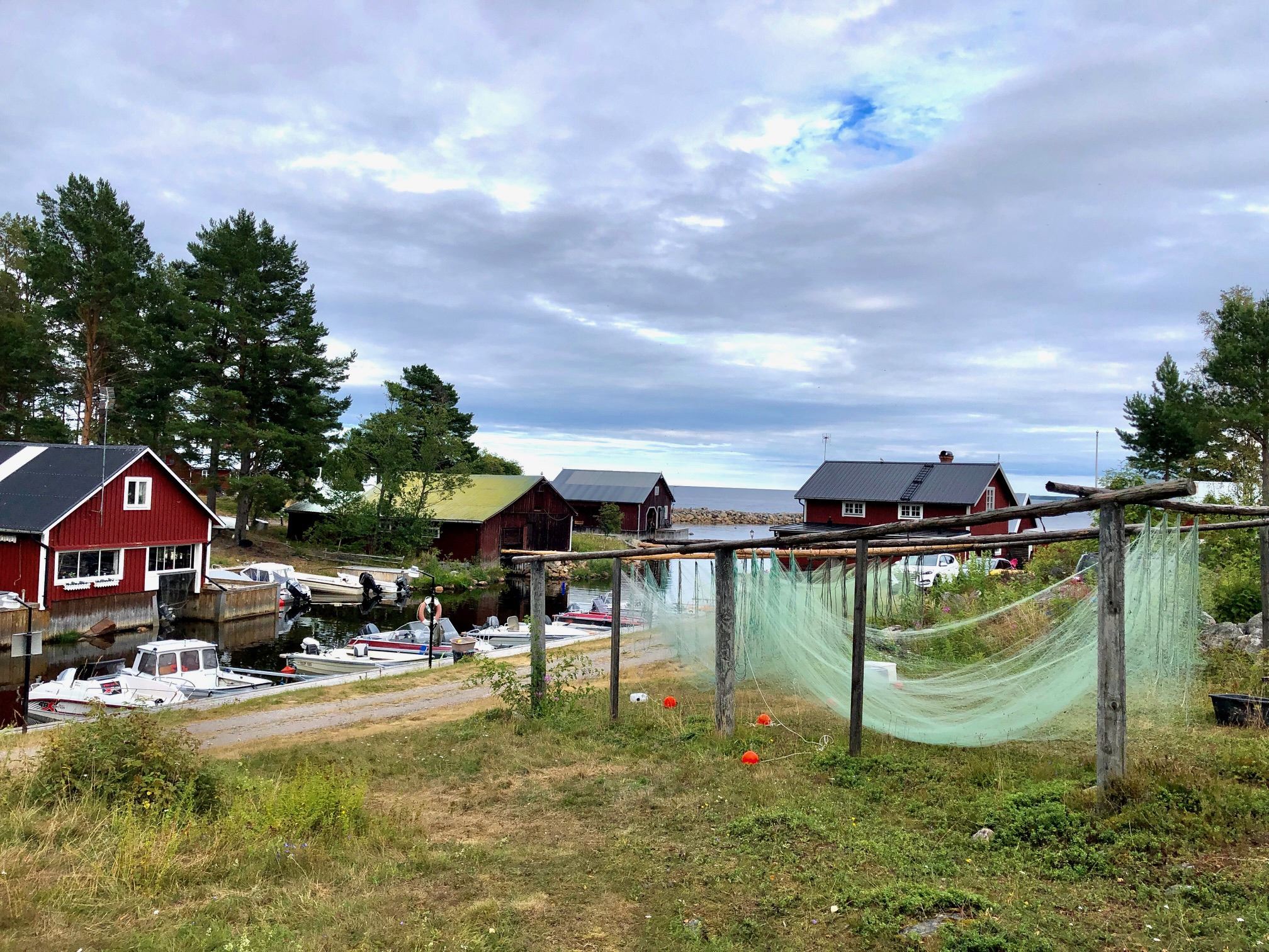 Stuga Widevallen i mysiga Lakbäck vid havet