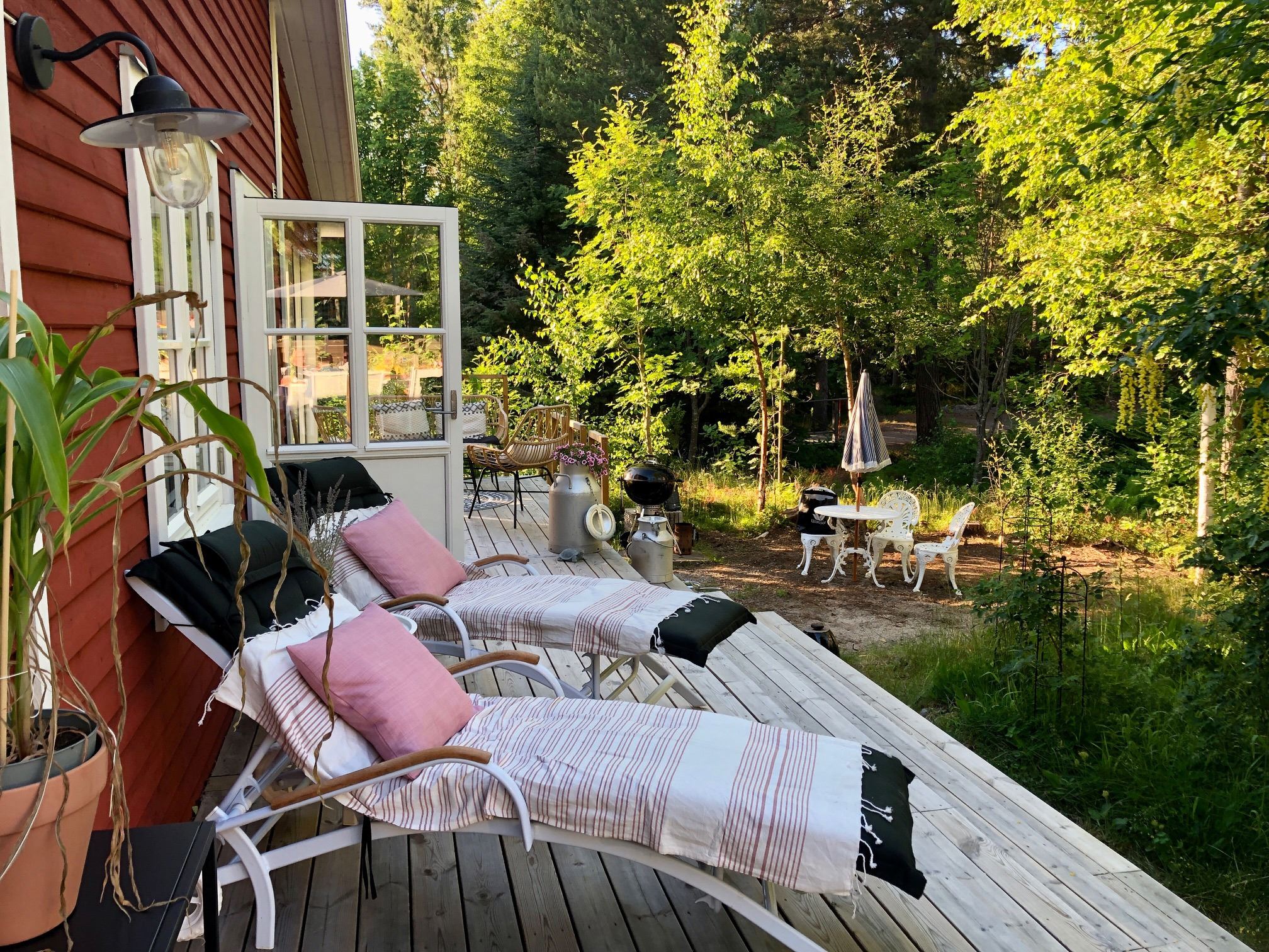 Stuga Widevallen i mysiga Lakbäck vid havet