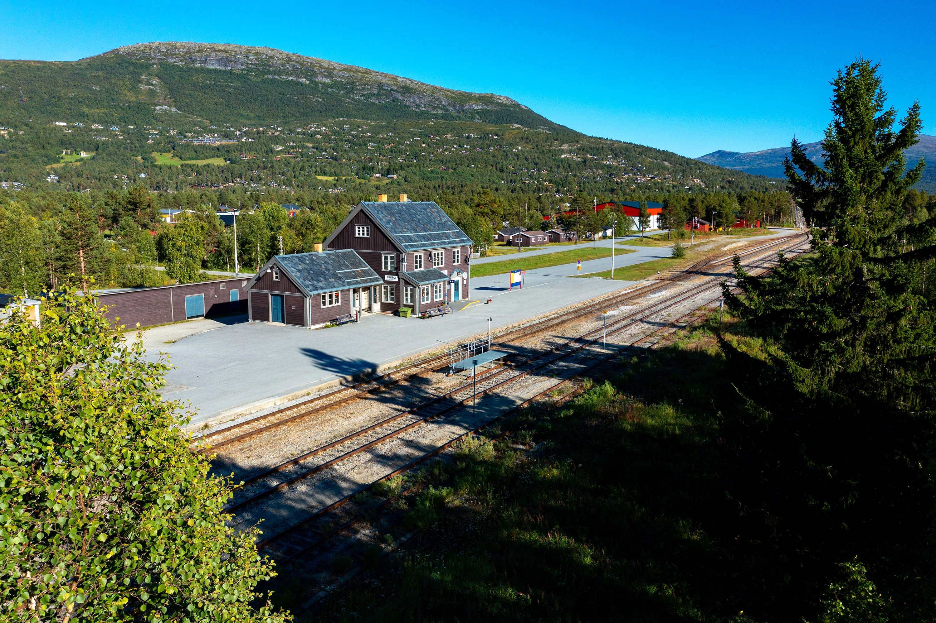 The Golden Train & Romsdalsgondolen & Lunch at Eggen Restaurant