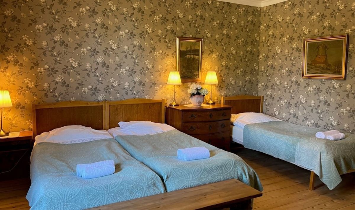 Triple room in the villa image 1